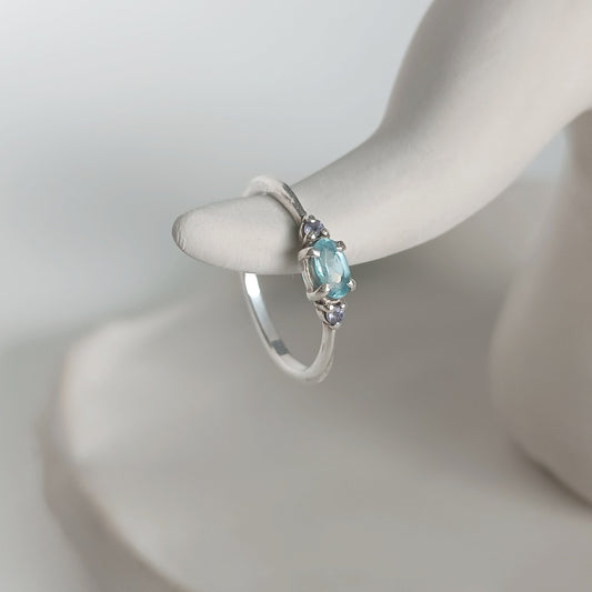 Anillo solitario tres piedras